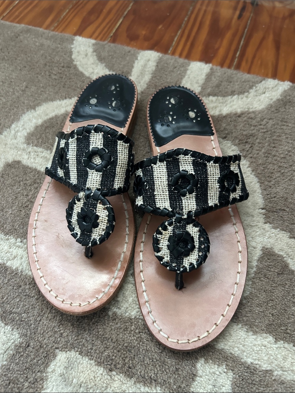 Jack Rogers SZ 5 The original Jacks sandal striped in black and cream.